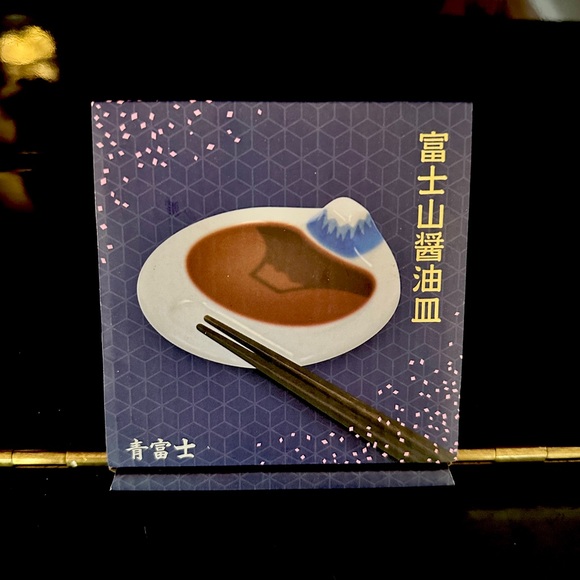 Mt. Fuji Reflection Soy Sauce plate - Picture 1 of 4